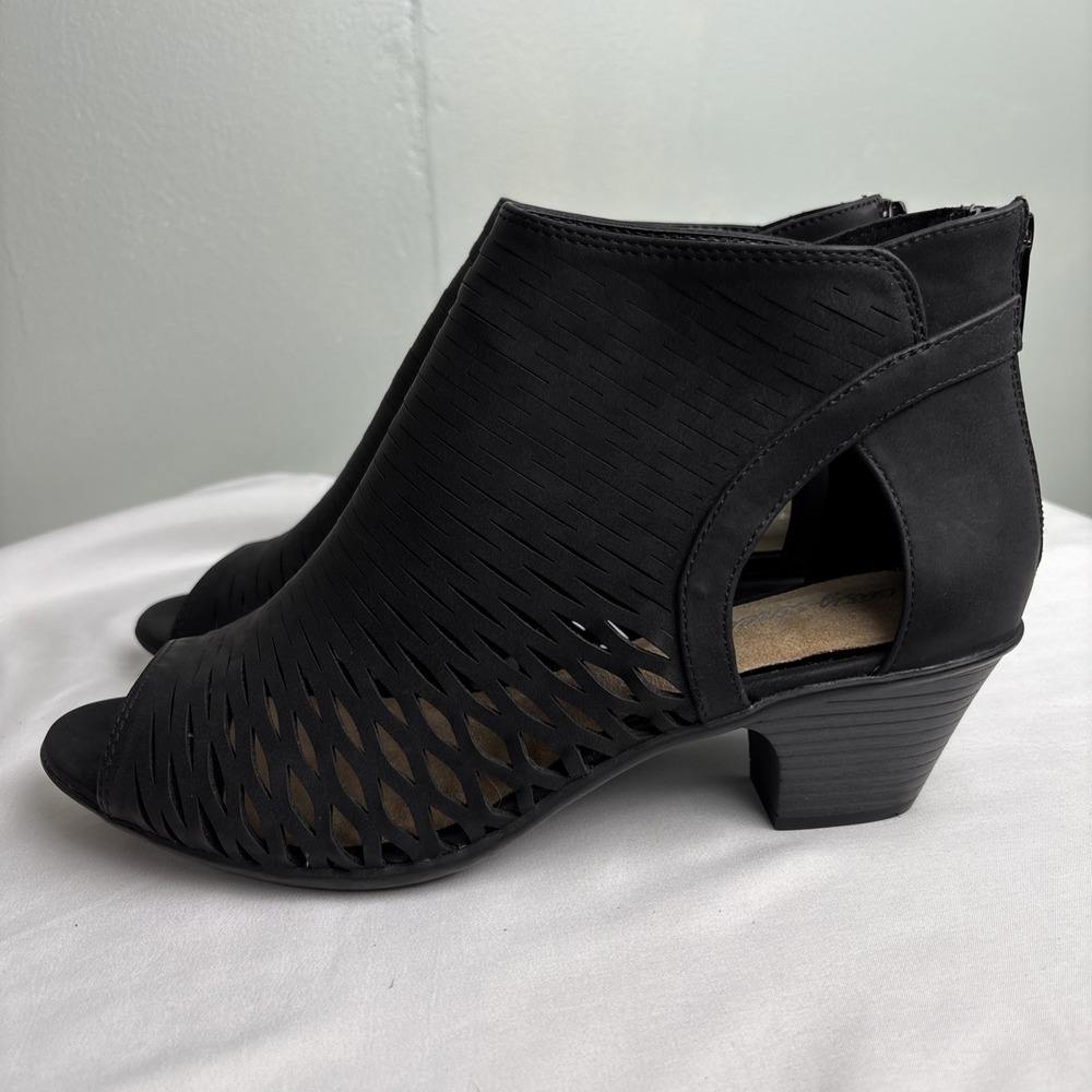 Easy Street Womens Sunrise Black Peep Toe Heels Shoes Booty 9W  NEW